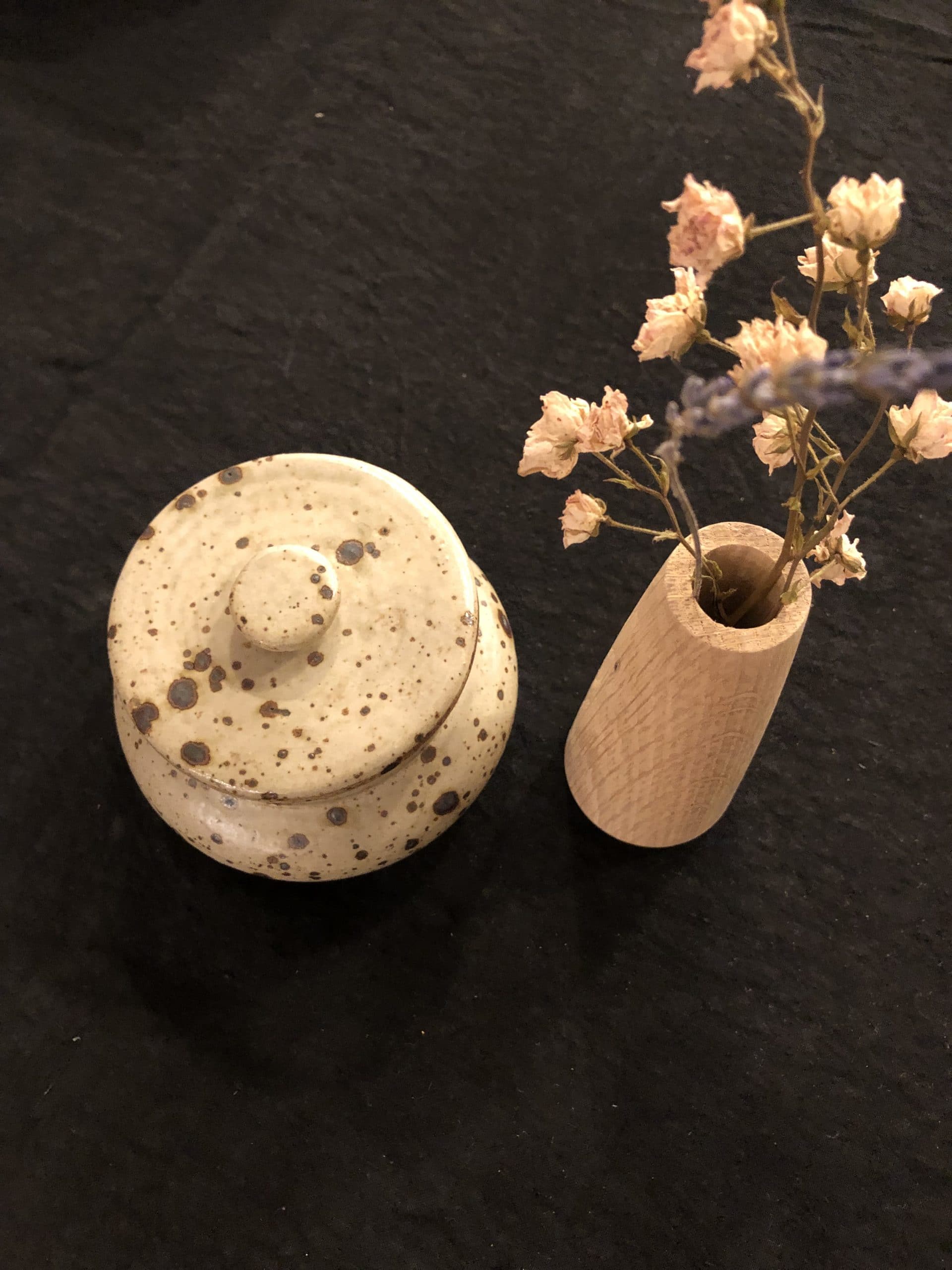 Magasin de céramique à Thonon vase et fleurs