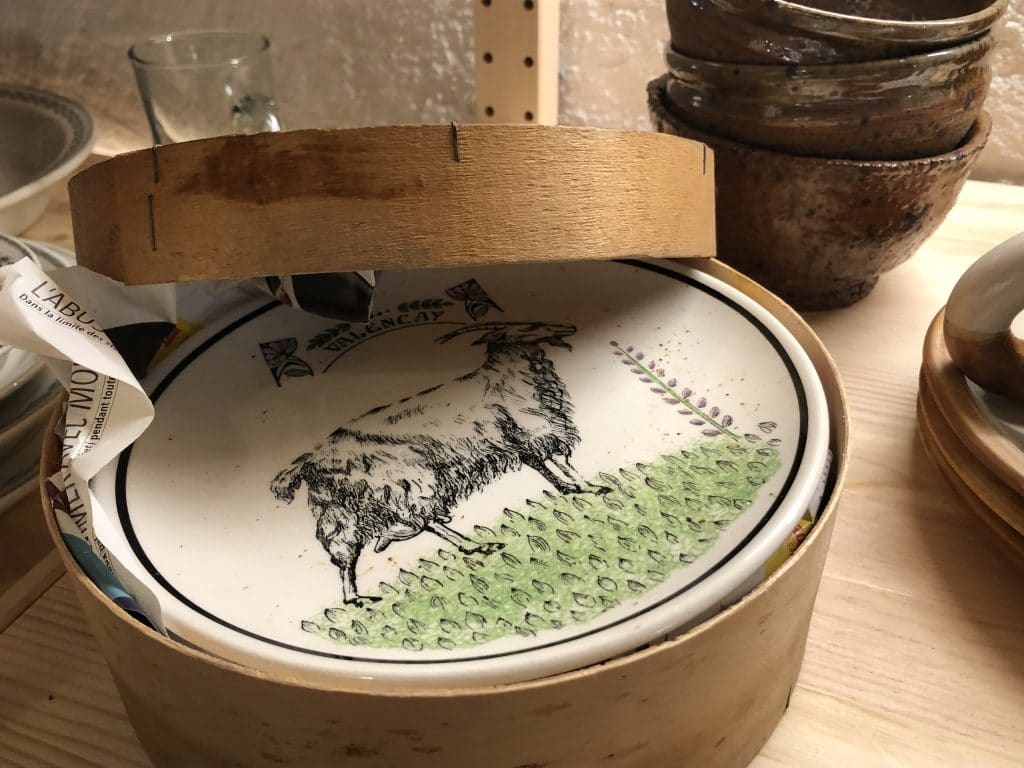 Magasin de céramique à Thonon vase et boite